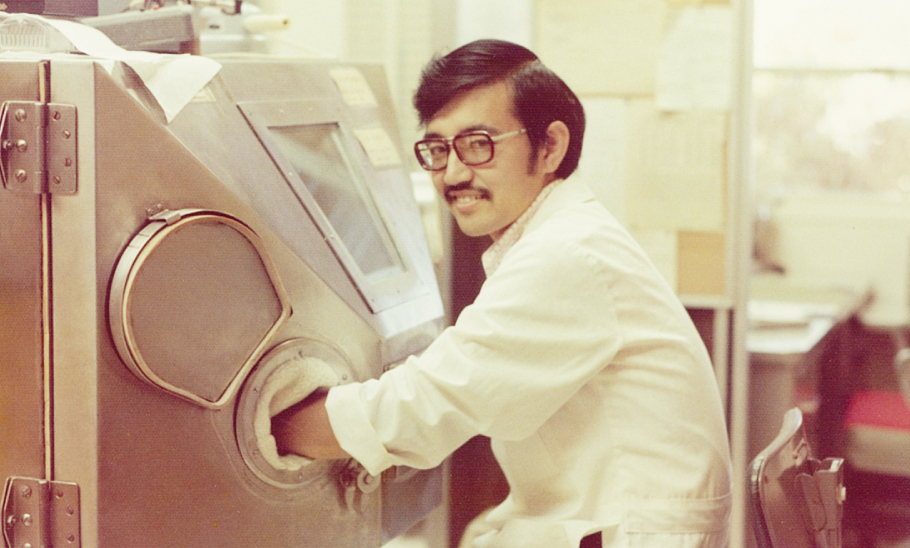 スタンフォード大学の研究室で（1973年）